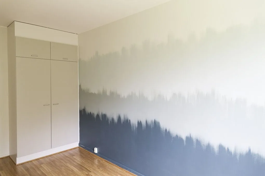 Seinän maalaus on mukavaa, kun leikittelet väreillä.